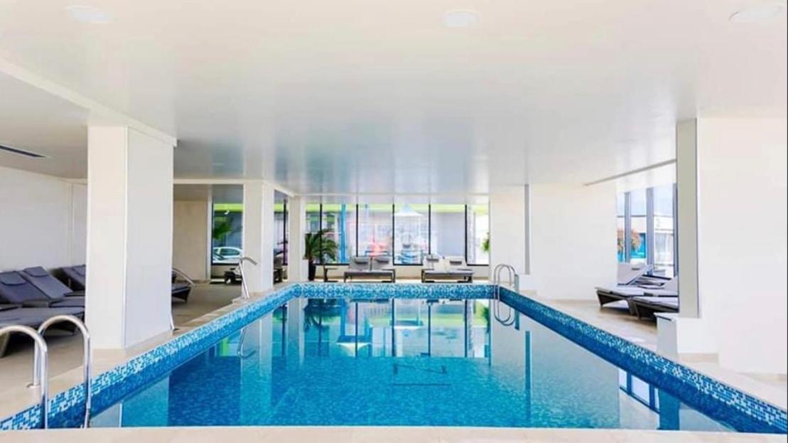 Apartament Rebeca Lux By Alezzi Beach Resort Нэводари Экстерьер фото