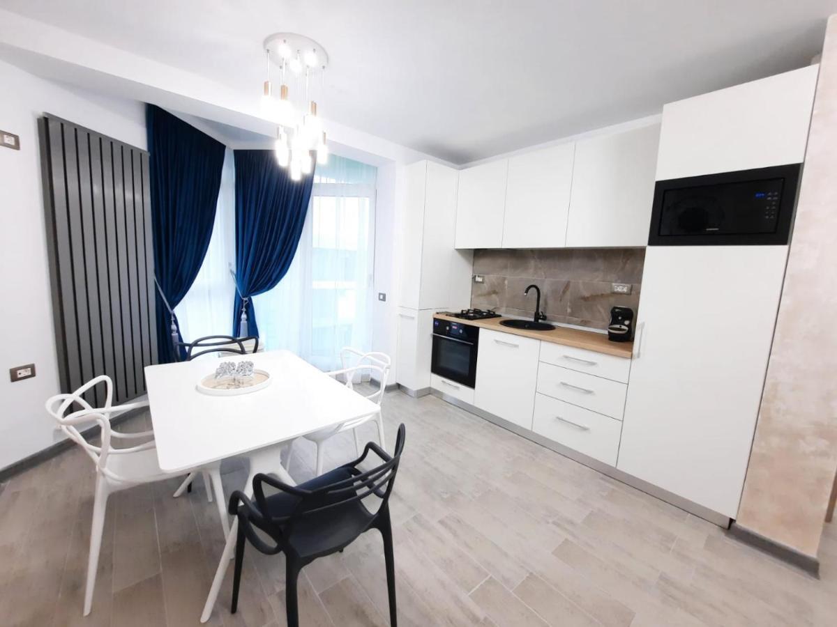 Apartament Rebeca Lux By Alezzi Beach Resort Нэводари Экстерьер фото
