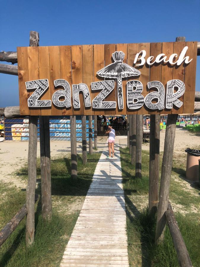 Apartament Rebeca Lux By Alezzi Beach Resort Нэводари Экстерьер фото