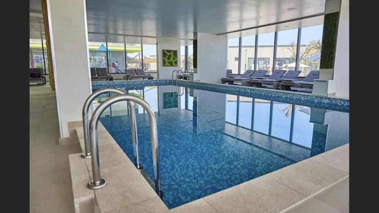 Apartament Rebeca Lux By Alezzi Beach Resort Нэводари Экстерьер фото